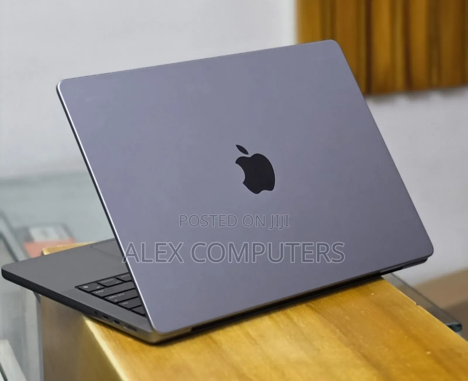 New Laptop Apple MacBook Pro 2021 M1 32GB Apple M1 Pro SSD 512GB