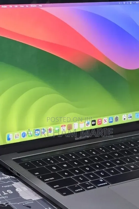 New Laptop Apple MacBook Pro 2020 M1 8GB Apple M1 Pro SSD 256GB