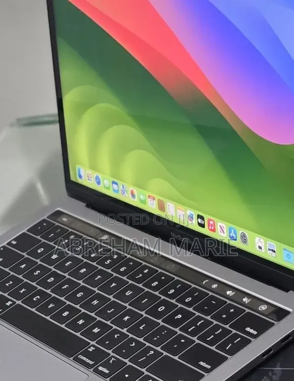 New Laptop Apple MacBook Pro 2020 M1 8GB Apple M1 Pro SSD 256GB