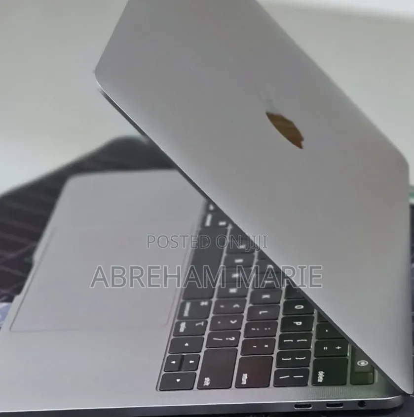 New Laptop Apple MacBook Pro 2020 M1 8GB Apple M1 Pro SSD 256GB