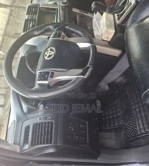 Toyota Land Cruiser Prado 2012 Gray