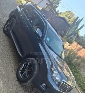 Toyota Land Cruiser Prado 2012 Gray