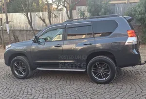 Toyota Land Cruiser Prado 2012 Gray