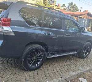 Toyota Land Cruiser Prado 2012 Gray