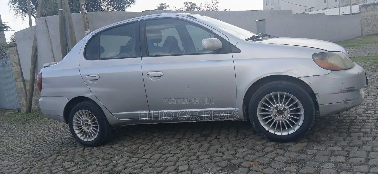 Toyota Platz 2002 Silver