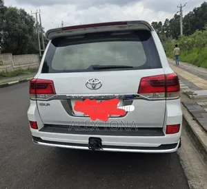 Toyota Land Cruiser 2015 White