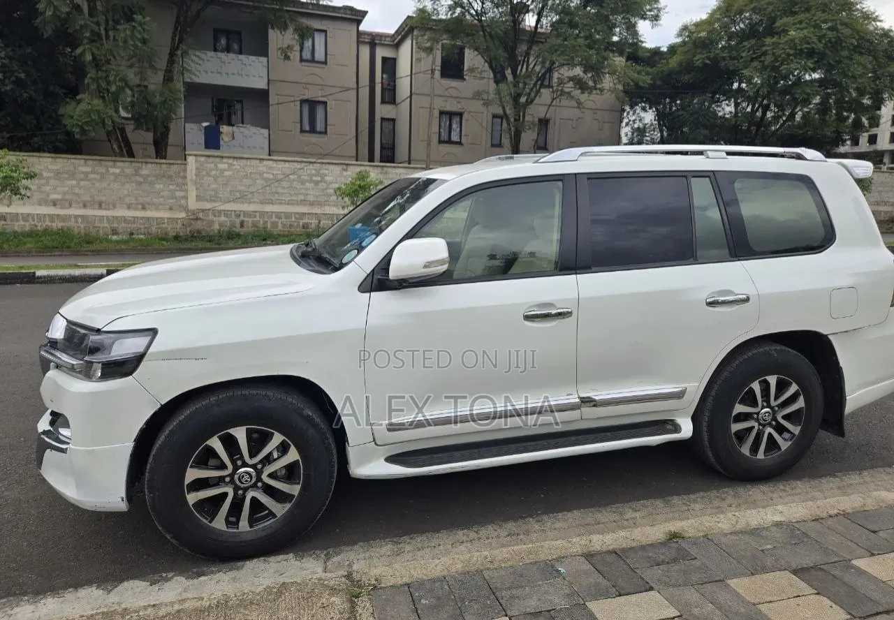 Toyota Land Cruiser 2015 White