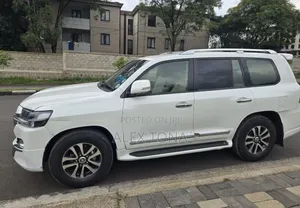Toyota Land Cruiser 2015 White
