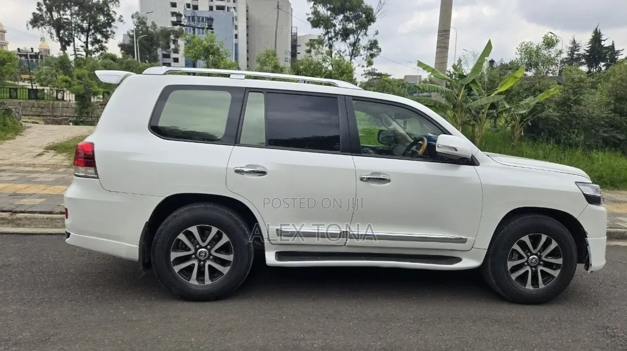 Toyota Land Cruiser 2015 White