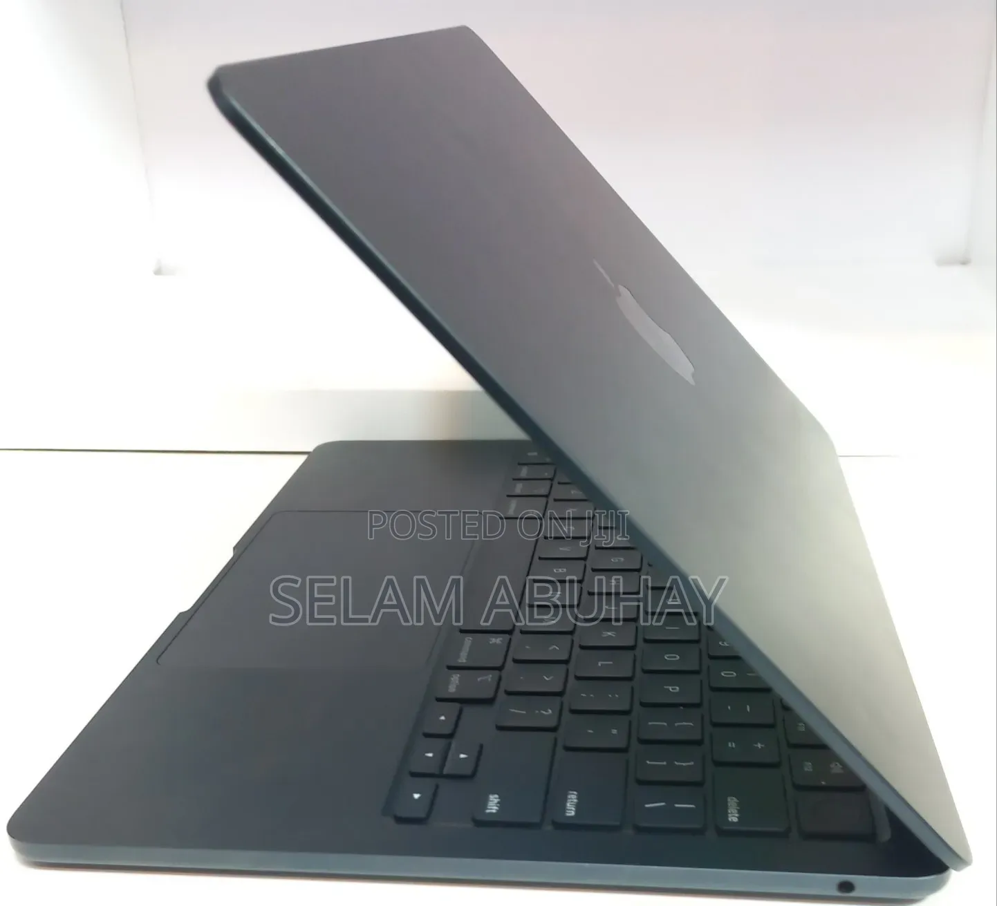 New Laptop Apple MacBook Air 2022 M2 8GB Apple M2 SSD 256GB