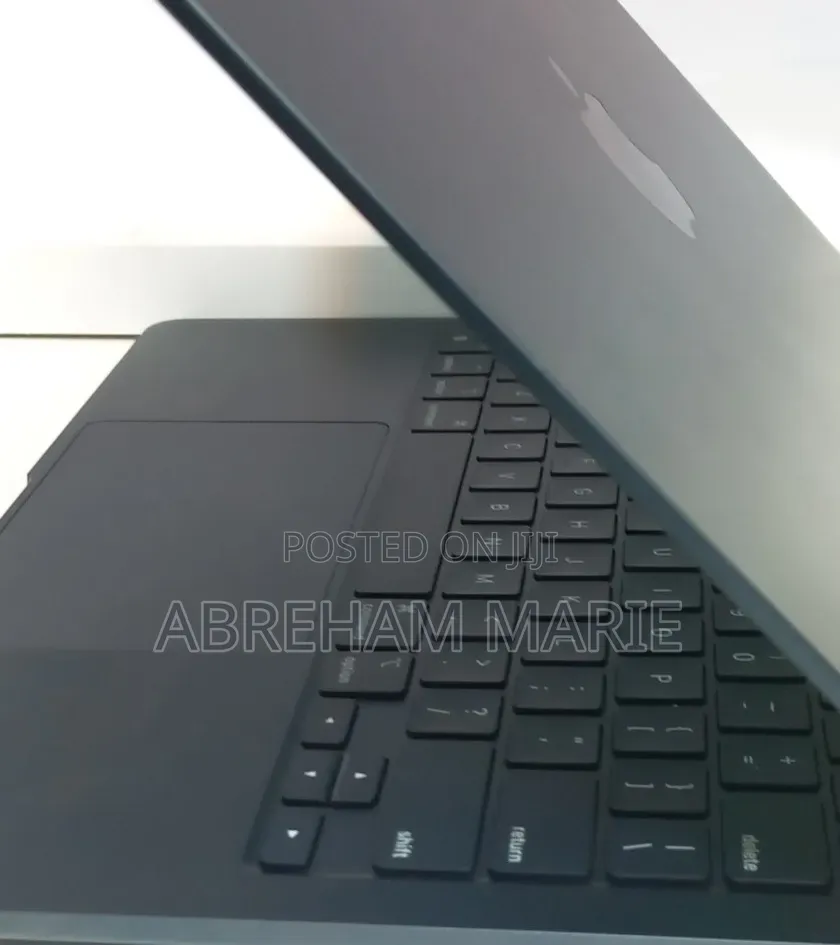 New Laptop Apple MacBook Air 2022 M2 8GB Apple M2 SSD 256GB
