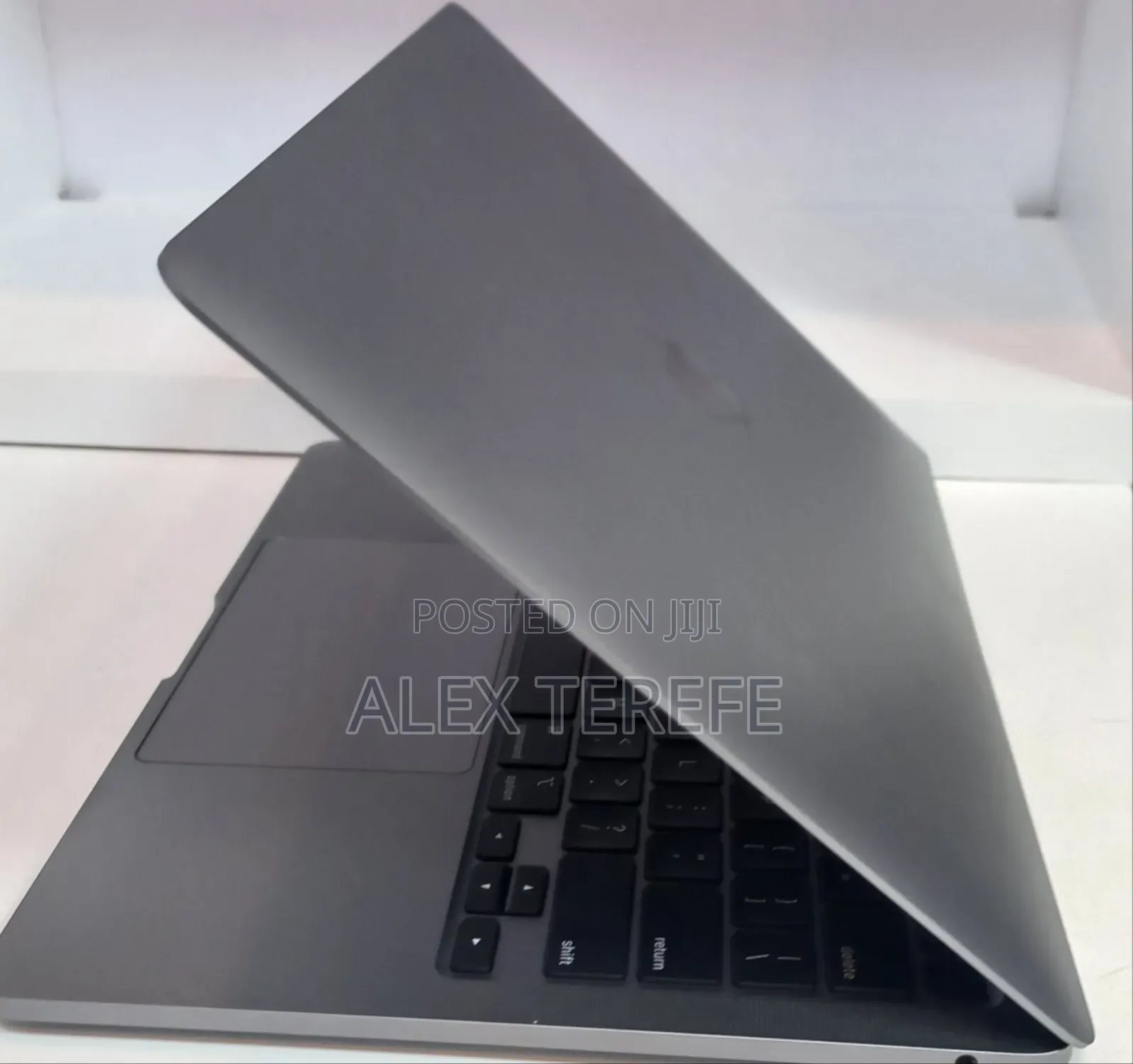 New Laptop Apple MacBook Pro 2020 M1 8GB Apple M1 SSD 256GB