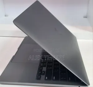 New Laptop Apple MacBook Pro 2020 M1 8GB Apple M1 SSD 256GB