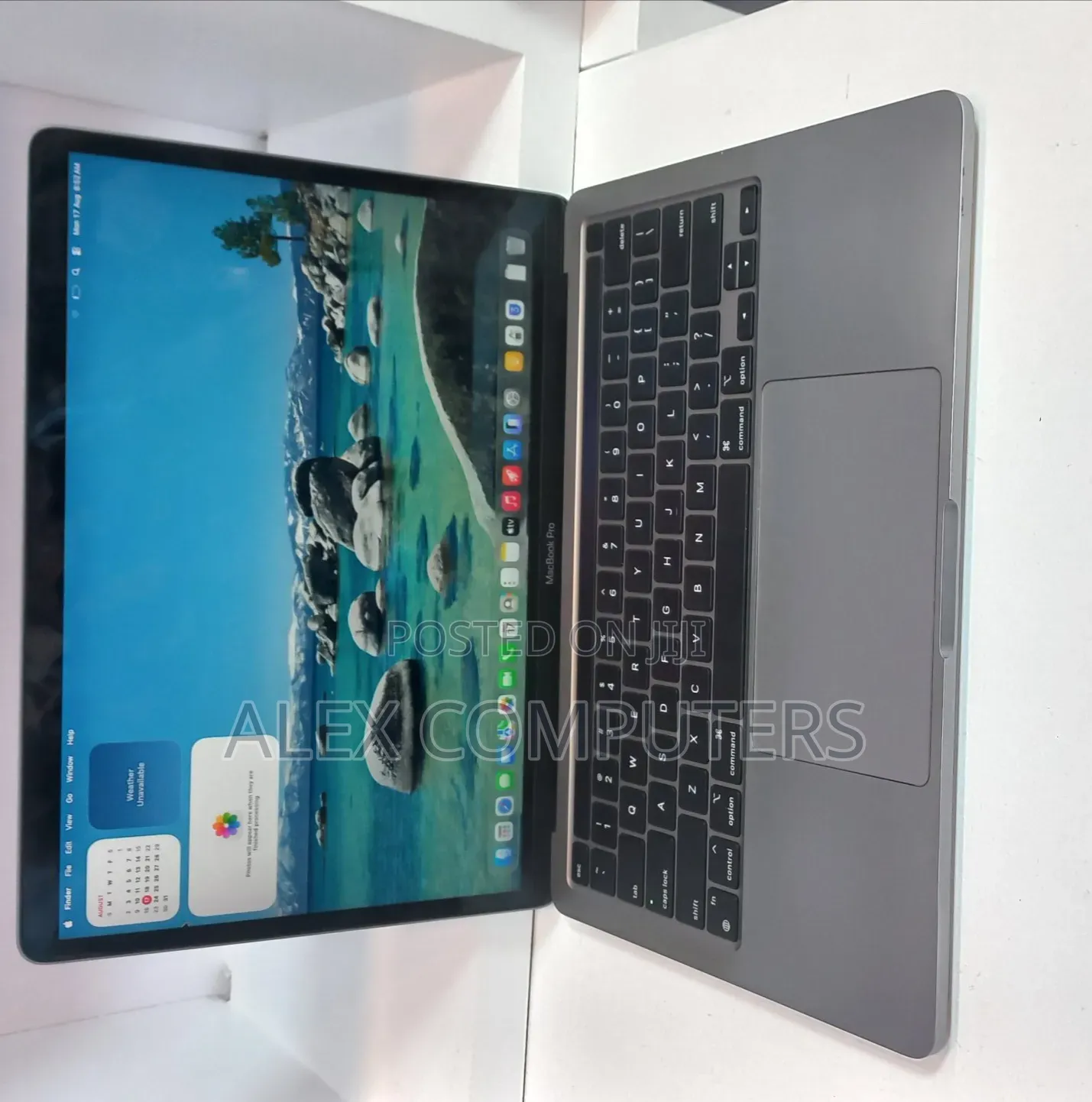New Laptop Apple MacBook 8GB Apple M1 Pro SSD 256GB
