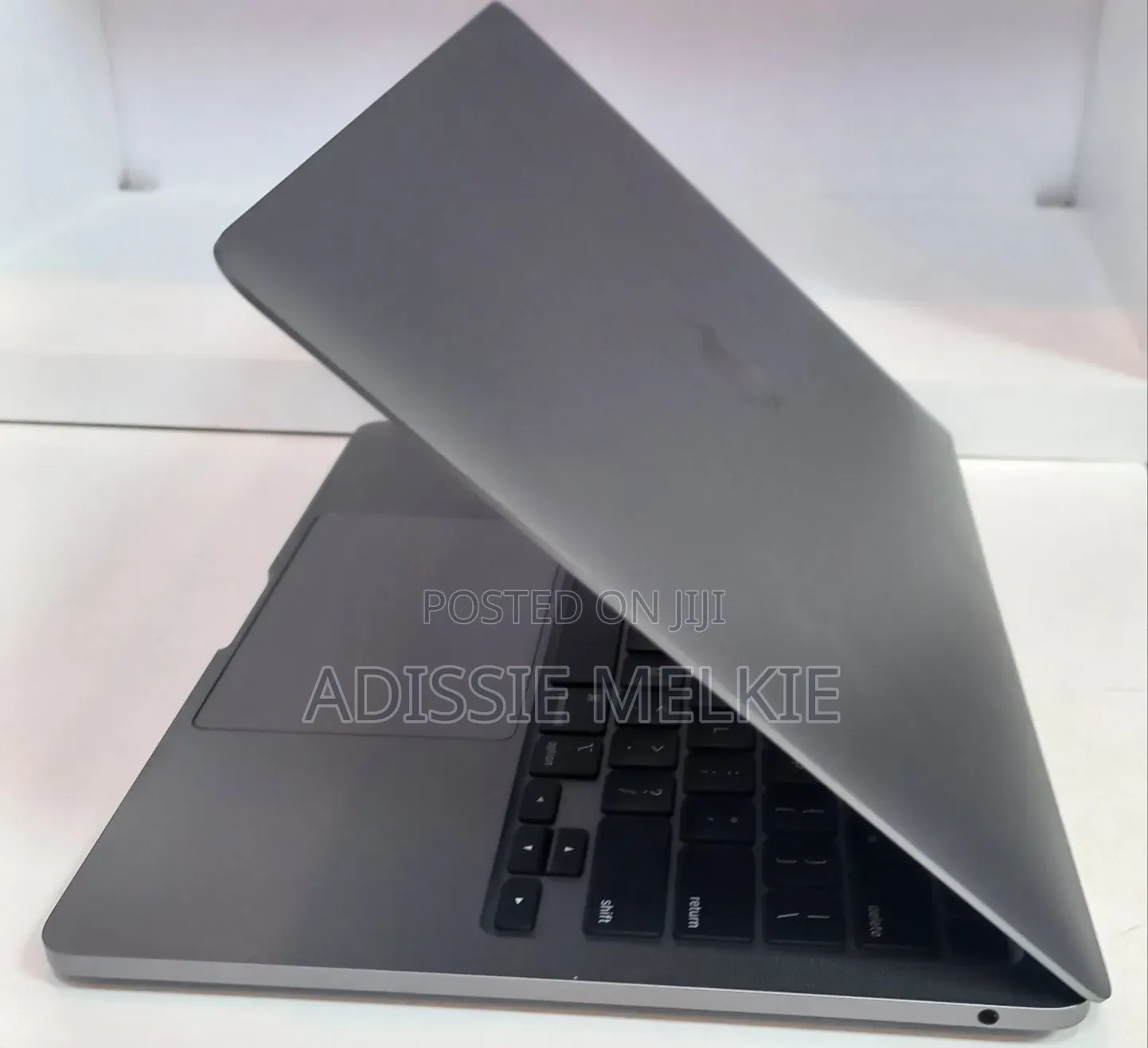 New Laptop Apple MacBook Pro 2020 M1 8GB Apple M1 Pro SSD 256GB