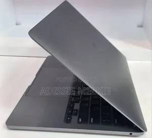 New Laptop Apple MacBook Pro 2020 M1 8GB Apple M1 Pro SSD 256GB