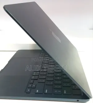New Laptop Apple MacBook Air 2022 M2 8GB Apple M2 SSD 256GB