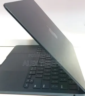 New Laptop Apple MacBook Air 2022 M2 8GB Apple M2 SSD 256GB