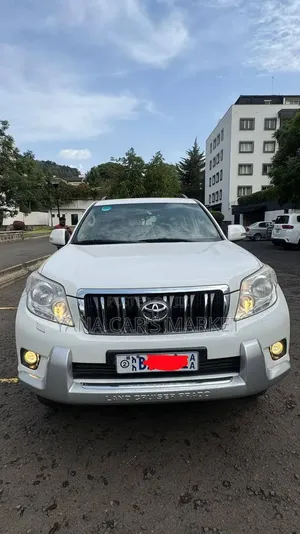 Toyota Land Cruiser Prado 2010 White