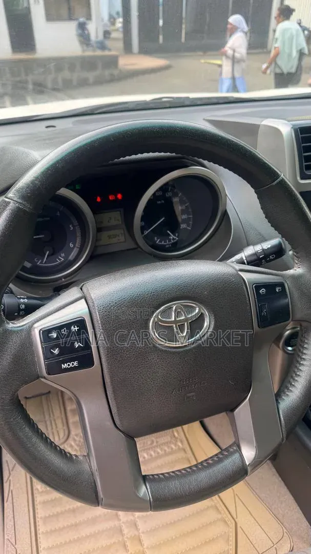 Toyota Land Cruiser Prado 2010 White