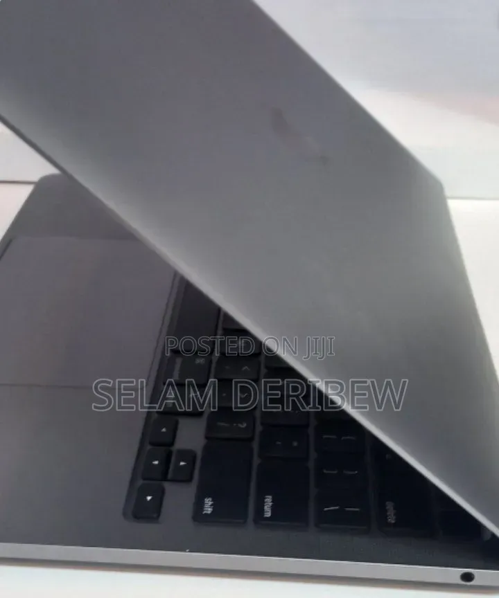 New Laptop Apple MacBook Pro 2020 M1 8GB Apple M1 Pro SSD 256GB