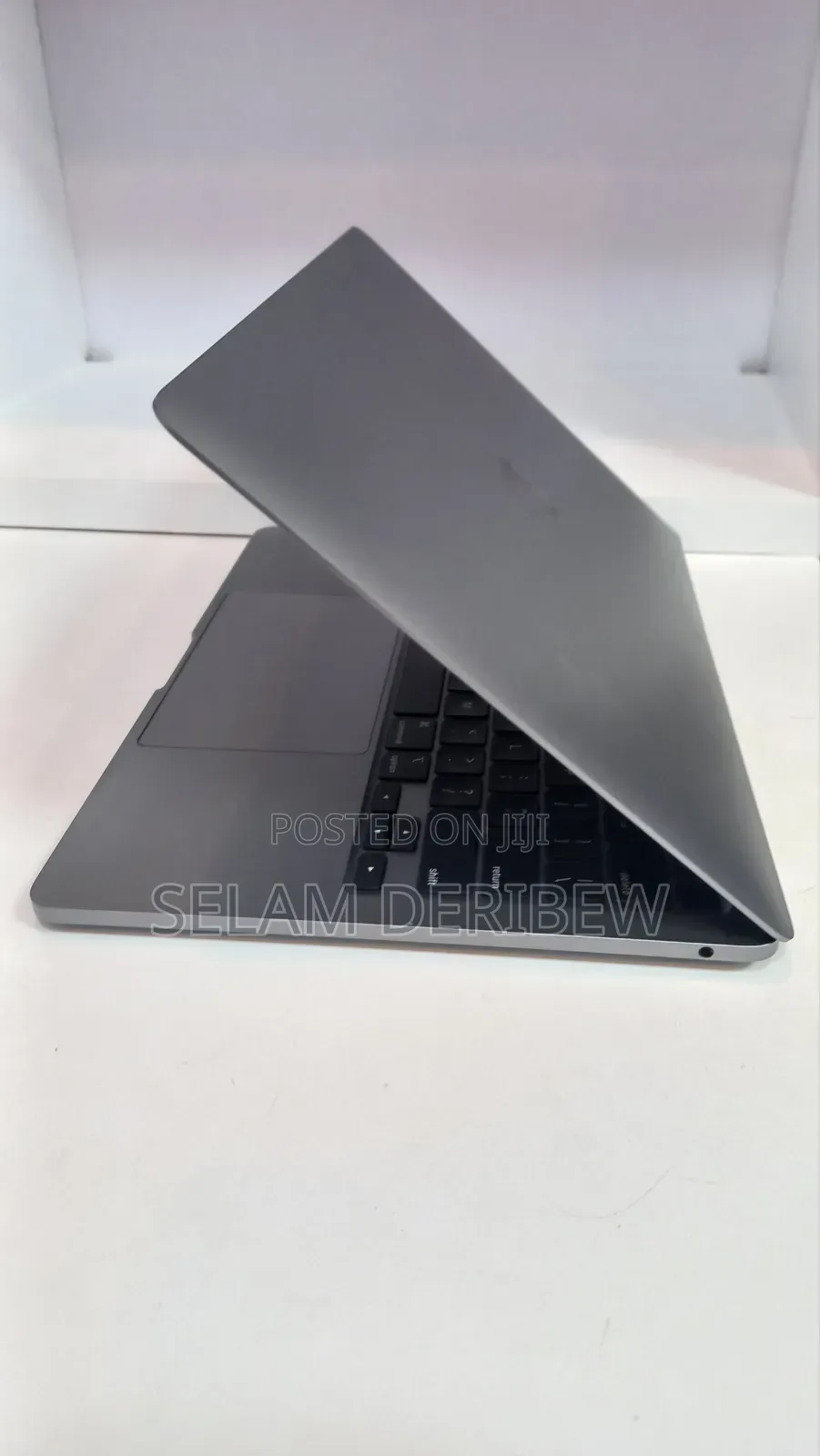 New Laptop Apple MacBook Pro 2020 M1 8GB Apple M1 Pro SSD 256GB