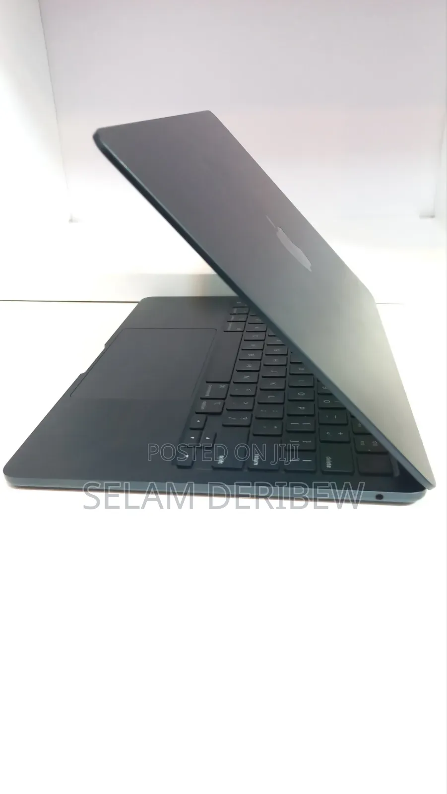 New Laptop Apple MacBook Air 2022 M2 8GB Apple M2 SSD 256GB