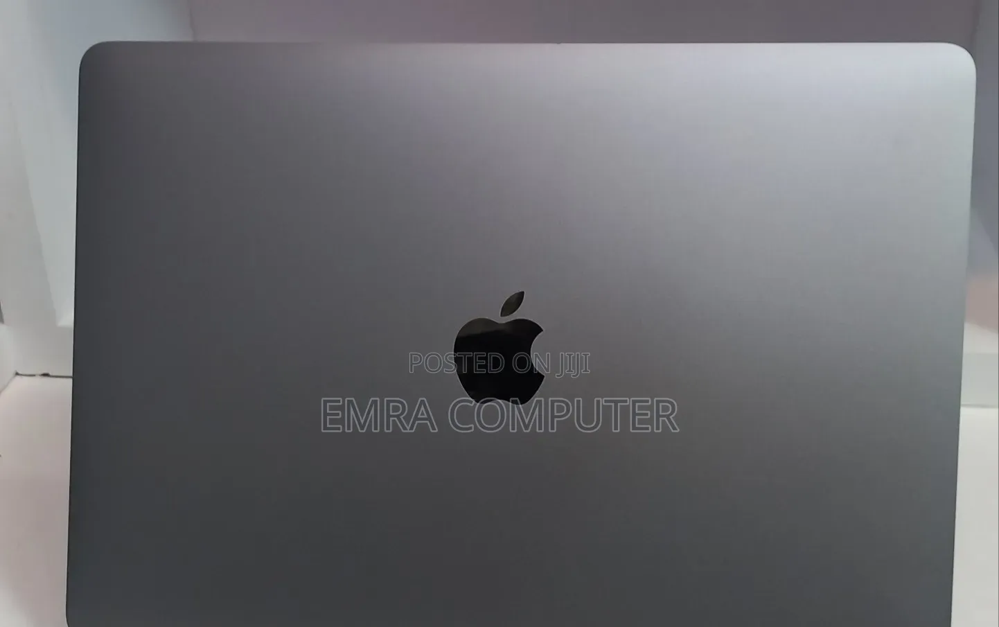 New Laptop Apple MacBook Pro 2020 M1 8GB Apple M1 Pro SSD 256GB