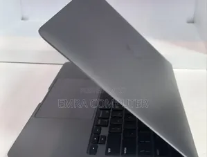 New Laptop Apple MacBook Pro 2020 M1 8GB Apple M1 Pro SSD 256GB