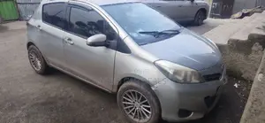 Toyota Yaris 2012 Silver
