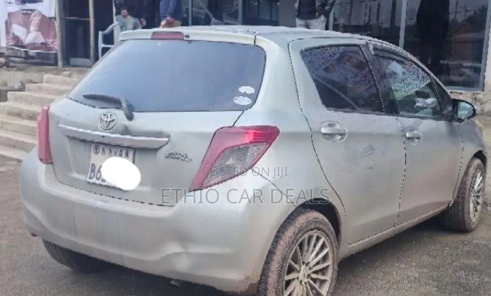 Toyota Yaris 2012 Silver