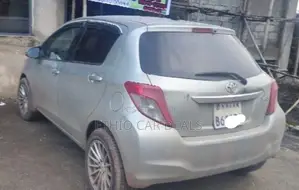 Toyota Yaris 2012 Silver