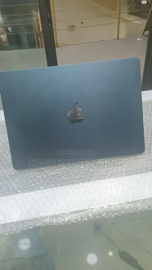 Laptop Apple MacBook Air 2022 M2 8GB Apple M2 SSD 256GB