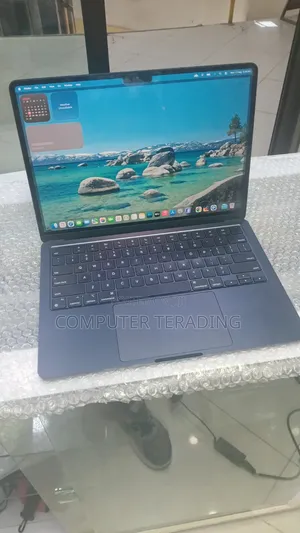 Laptop Apple MacBook Air 2022 M2 8GB Apple M2 SSD 256GB