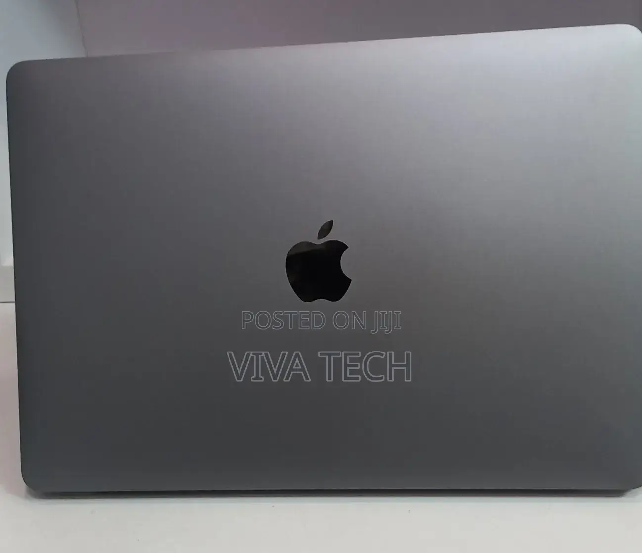 New Laptop Apple MacBook Pro 2020 M1 8GB Apple M1 Pro SSD 256GB