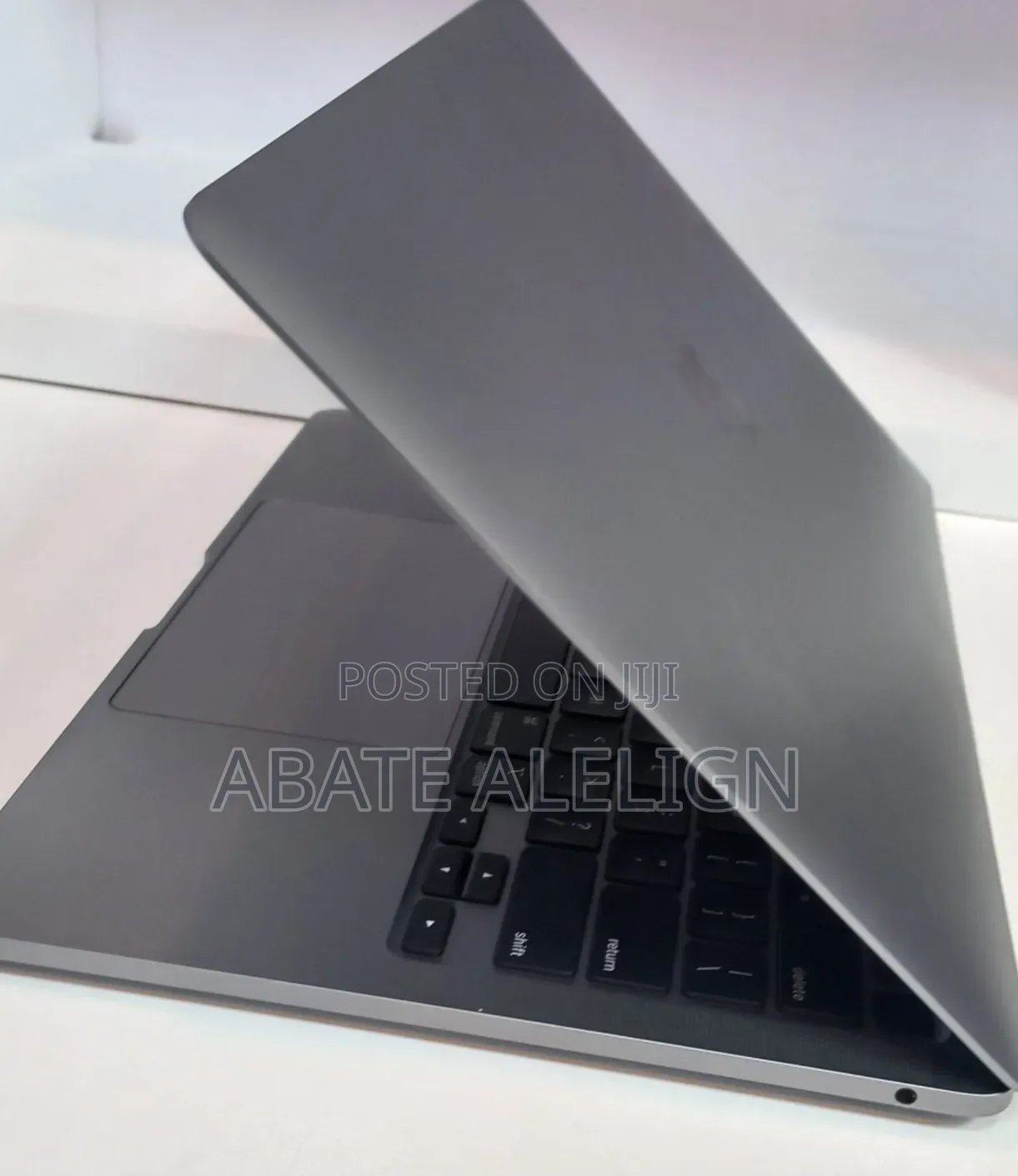 New Laptop Apple MacBook Pro 2020 M1 8GB Apple M1 Pro SSD 256GB