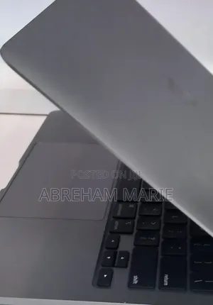 New Laptop Apple MacBook Pro 2020 M1 8GB Apple M1 Pro SSD 256GB