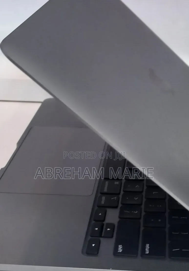 New Laptop Apple MacBook Pro 2020 M1 8GB Apple M1 Pro SSD 256GB