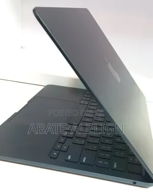 New Laptop Apple MacBook Air 2022 M2 8GB Apple M2 SSD 256GB