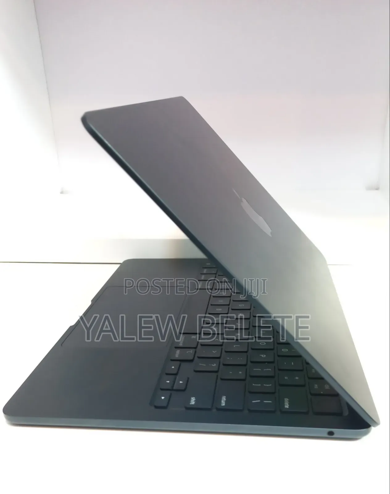 New Laptop Apple MacBook Air 2022 M2 8GB Apple M2 SSD 256GB