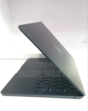 New Laptop Apple MacBook Air 2022 M2 8GB Apple M2 SSD 256GB