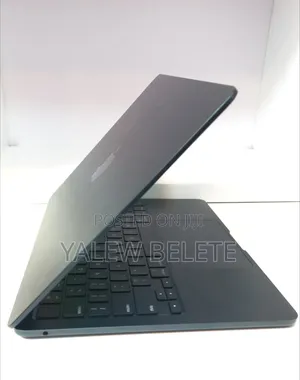 New Laptop Apple MacBook Air 2022 M2 8GB Apple M2 SSD 256GB