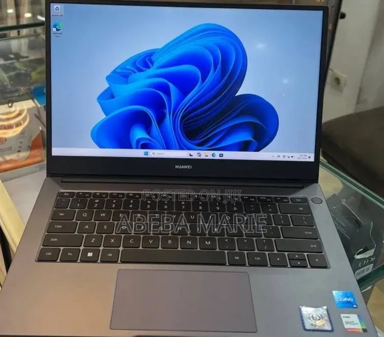 New Laptop Huawei MateBook 13 WRT-W29E 16GB Intel Core i7 SSD 512GB