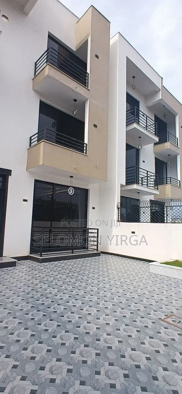 10bdrm House in Adis Ababa, Bole for sale