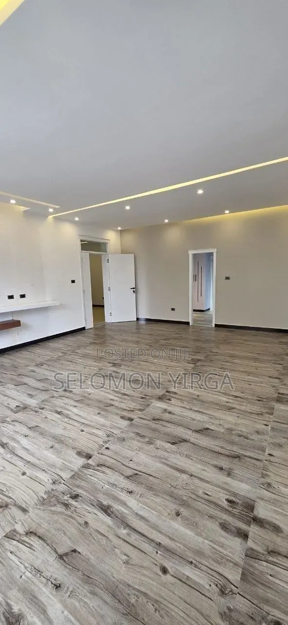 7bdrm House in Adis Abana, Bole for sale