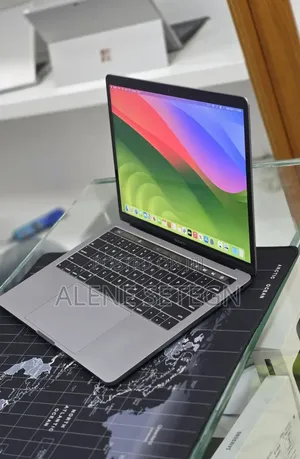 New Laptop Apple MacBook Pro 2020 M1 8GB Apple M1 Pro SSD 256GB