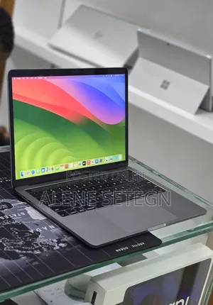 New Laptop Apple MacBook Pro 2020 M1 8GB Apple M1 Pro SSD 256GB