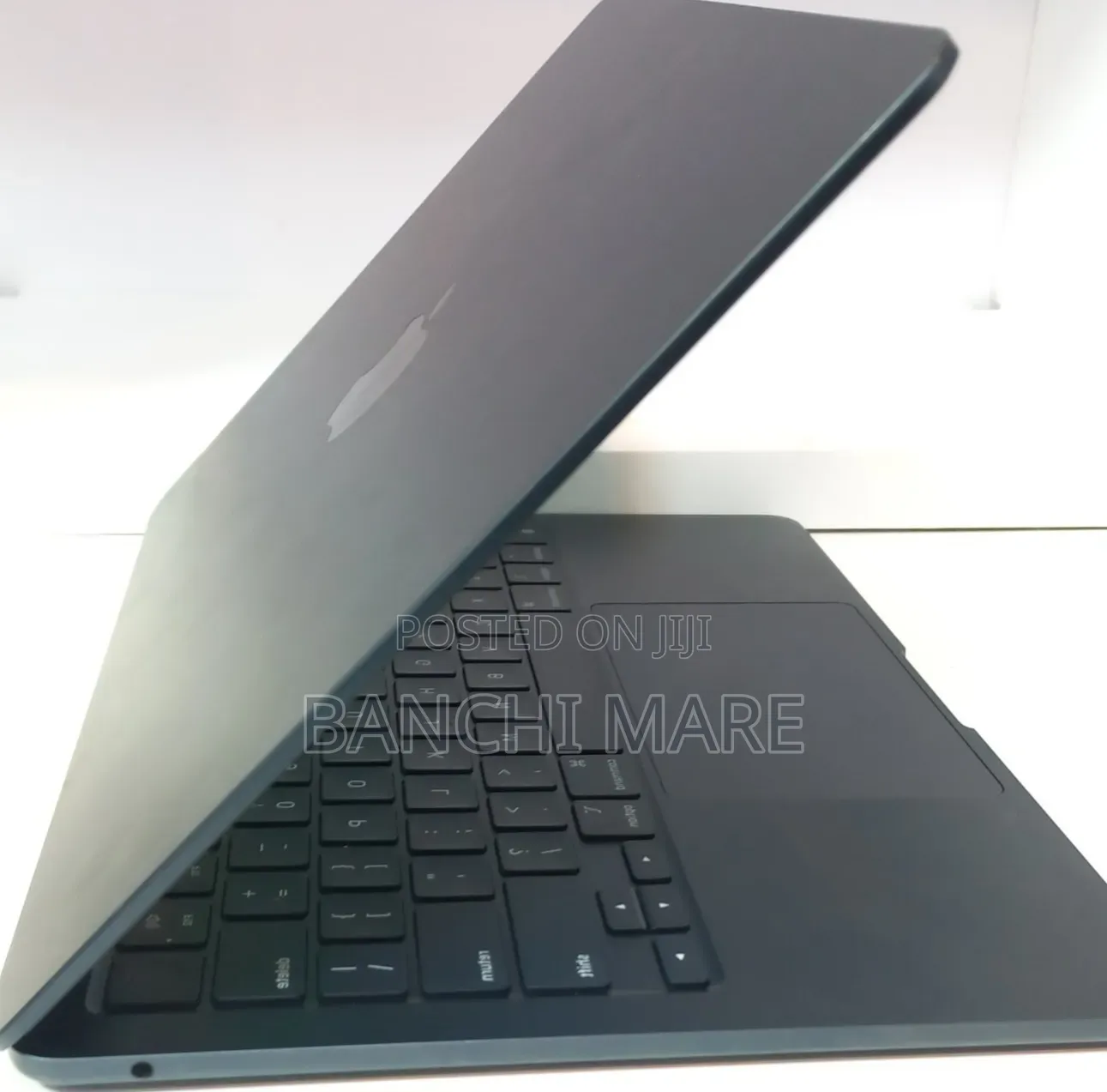 New Laptop Apple MacBook Air 2022 M2 8GB Apple M2 SSD 256GB