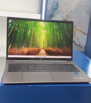 New Laptop HP ZBook Firefly G8 16GB Intel Core i7 SSD 512GB