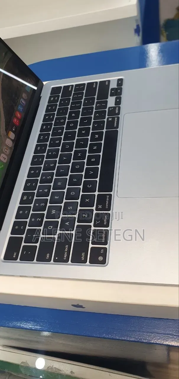New Laptop Apple MacBook Air 2025 M4 16GB Apple M4 SSD 512GB
